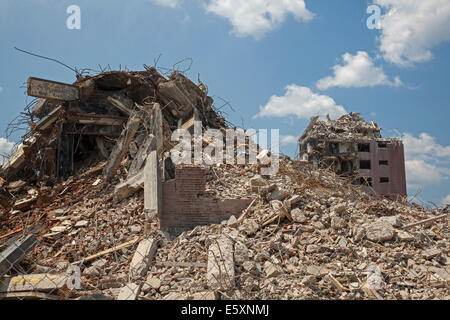 Detroit, Michigan - demolizione del pubblico Brewster-Douglass progetti di edilizia abitativa. Foto Stock