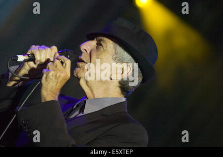 Cantautore Leonard Cohen rivestimento padiglione Big Chill festival 2009, Eastnor Castle vicino a Ledbury, Herefordshire, Regno Unito Foto Stock