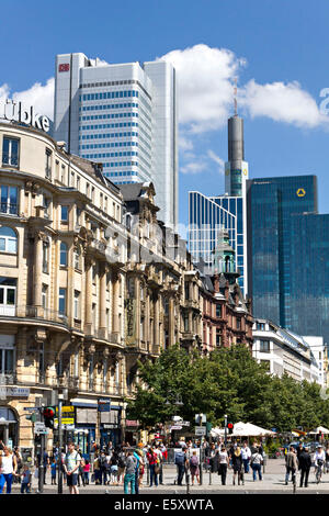 Vista del centro commerciale pedonale, Frankfurt am Main, Hesse, Germania, Europa. Luglio 2014 Foto Stock