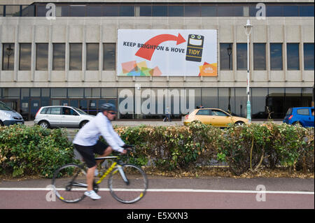 Tenere Brighton & Hove banner ordinate per città consiglio a Brighton East Sussex England Regno Unito Foto Stock