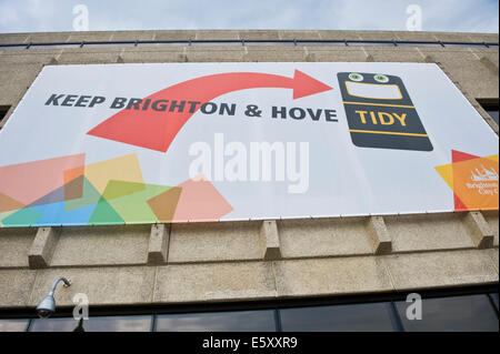 Tenere Brighton & Hove banner ordinate per città consiglio a Brighton East Sussex England Regno Unito Foto Stock