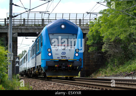 Ferrovia ceca,České dráhy,ČD,cd,cargo,corsa,rail,le vie,suicidio,treni,locomotore,express,velocità,pericolo,pericoloso, industriali, Ferrovia Foto Stock