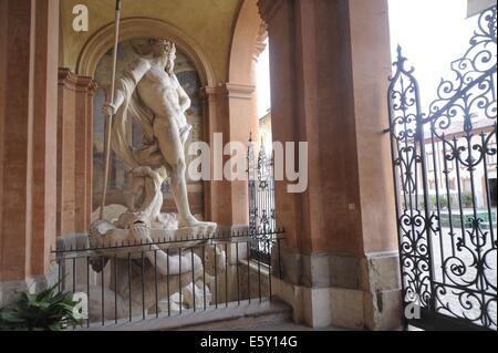 Sassuolo (Mo), Italia), il Palazzo Ducale, statua del Nettuno Foto Stock