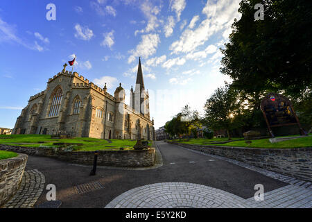 St Columb la Chiesa di Irlanda cattedrale, Derry, Londonderry, completato nel 1633. Foto Stock