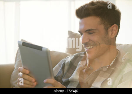 Compresse digitali rendono le chat video con amici e persone care easy Foto Stock