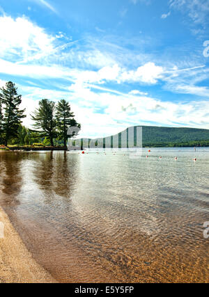 Speculatore spiaggia sul Lago Pleasant in speculatore, New York Foto Stock