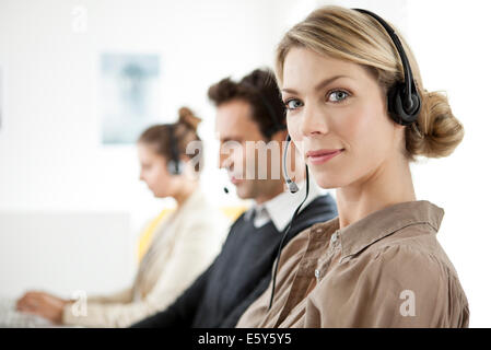 Agente del Servizio clienti lavorano nei call center Foto Stock