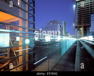 Hafencity area di sviluppo all'alba a Düsseldorf, Germania Foto Stock