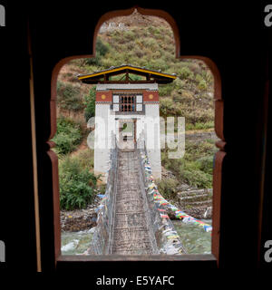 Ferro ponte di sospensione in Tamchhog Lhakhang, Bhutan Foto Stock