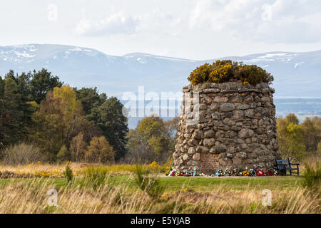 Memorial Cairn sul campo di battaglia di Culloden, vicino a Inverness, Highland, Scotland, Regno Unito. Foto Stock
