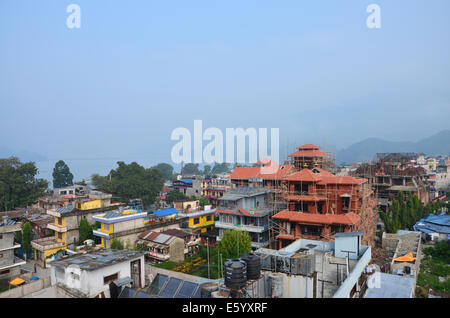 La città di Pokhara in Valle di Annapurna Nepal Foto Stock