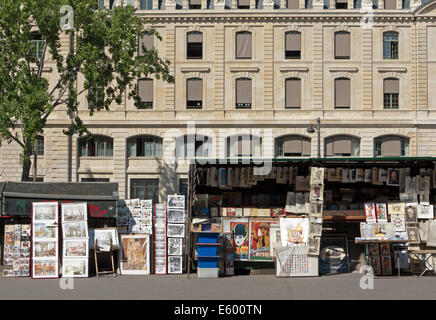 Libraio sulle rive della Senna, Parigi, Francia Foto Stock