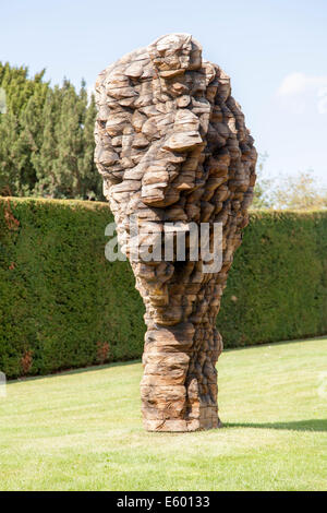 La scultura intitolata Scratch di Ursula von Rydingsvard a Yorkshire Sculpture Park Foto Stock