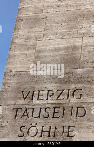 Amburgo, Germania - 28 settembre 2011: dettagli sul monumento per i morti della Prima Guerra Mondiale sulla piazza del municipio di Amburgo, G Foto Stock