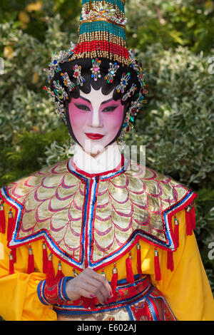 Vancouver Cantonese Opera performer a Dragon Boat Festival-Victoria, British Columbia, Canada. Foto Stock