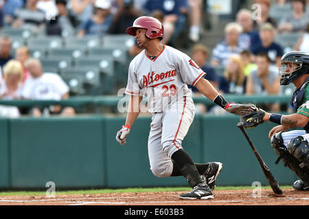 Trenton, New Jersey, USA. Il 7 agosto, 2014. Curva di Altoona catcher ELIAS DIAZ (29) sul campo durante un Orientale partita del campionato a Arm & Hammer Park di Trenton, NJ. © Ken Inness/ZUMA filo/Alamy Live News Foto Stock