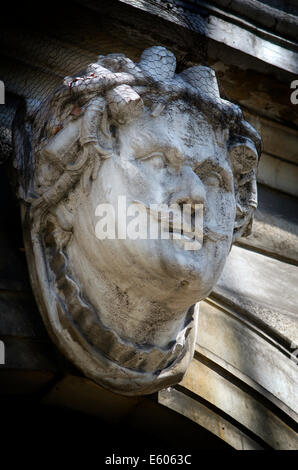 Testa di zucchero dettagli architettonici presso la ex fabbrica di zucchero a Rijeka Foto Stock