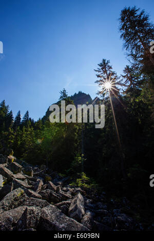 Detunata Goala sunrise-estate del paesaggio in Apuseni Mountains-Romania Foto Stock