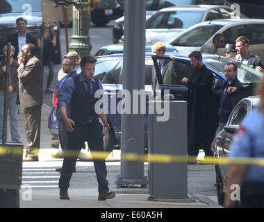 Detroit, Michigan, Stati Uniti d'America. Il 9 agosto, 2014. Attore BEN AFFLECK, come Batman, film una scena da "Batman v Superman: Alba di giustizia' nelle strade del centro cittadino di Detroit. Credito: Mark Bialek/ZUMA filo/Alamy Live News Foto Stock