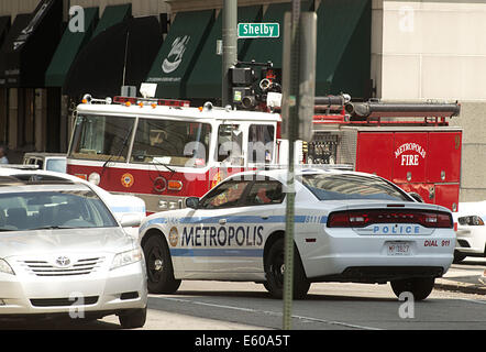 Detroit, Michigan, Stati Uniti d'America. Il 9 agosto, 2014. Attore BEN AFFLECK, come Batman, film una scena da "Batman v Superman: Alba di giustizia' nelle strade del centro cittadino di Detroit. Credito: Mark Bialek/ZUMA filo/Alamy Live News Foto Stock