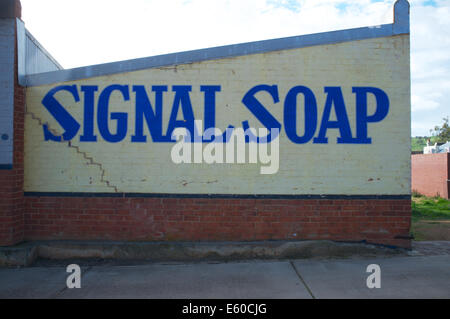 Sapone di segnale pubblicizzato su una parete in Toodyay, Australia occidentale Foto Stock