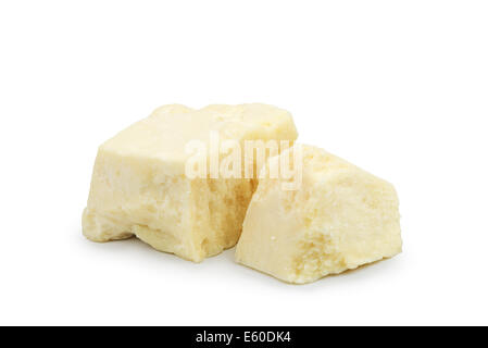 Pezzi di parmigiano isolato su bianco Foto Stock