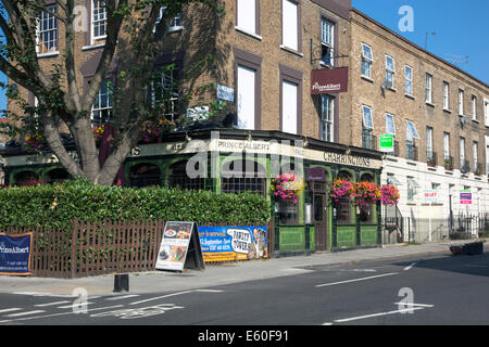 Royal College Street, Camden, Regno Unito - Prince Albert - un pub tradizionale nella zona Foto Stock