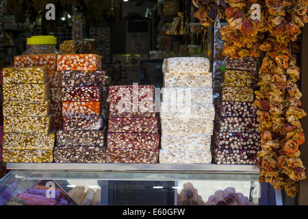 Varietà di dolciumi turchi sul contatore. Il Bazaar. La Turchia. Foto Stock