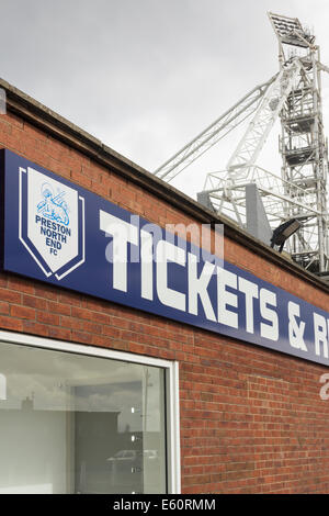 La biglietteria e il club shop al Deepdale, terra di Preston North End Football Club, visto da Sir Tom Finney. Foto Stock