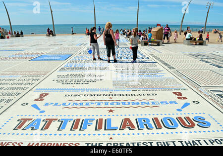 Il tappeto di commedia sul lungomare di Blacpool, Lancashire, Inghilterra, Regno Unito Foto Stock