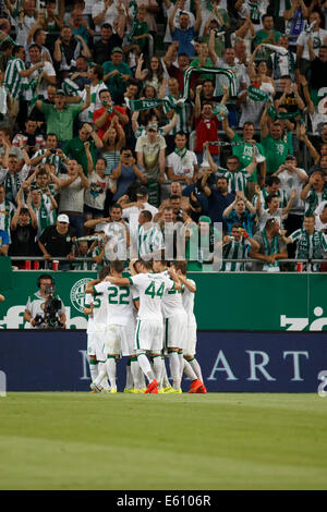 Budapest, Ungheria. 10 Ago, 2014. Zoltan Gera della FTC è celebrata durante Ferencvaros vs Chelsea stadium apertura partita di calcio a Groupama Arena il 10 agosto 2014 a Budapest, Ungheria. Credito: Laszlo Szirtesi/Alamy Live News Foto Stock