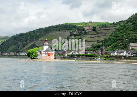Viste del Burg Pfalzgrafenstein casello lungo il fiume Reno dalla Vantage Travel nave 'Fiume splendore" Foto Stock