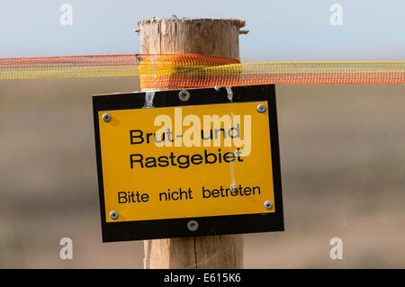 Segno, "Brut- und Rastgebiet. Bitte nicht betreten', Tedesco per l' allevamento e la zona di appoggio. Si prega di non inserire" Foto Stock