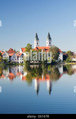 Chiesa di San Pietro sul Lago Stadtsee, Bad Waldsee, Alta Svevia, Baden-Württemberg, Germania Foto Stock