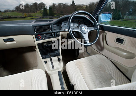 1987 BMW 525e 5 Serie E28 forma tedesco berlina di lusso interno Foto Stock