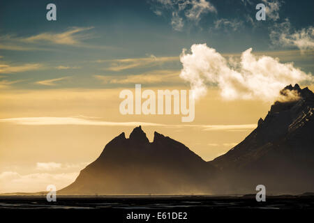 Tramonto su mt eystrahorn, stokksnes, Islanda Orientale Foto Stock