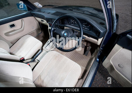 1987 BMW 525e 5 Serie E28 forma tedesco berlina di lusso interno Foto Stock