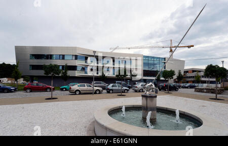 Dolni Brezany, Repubblica Ceca. Il 4° agosto 2014. Costruzione del centro laser HILASE in Dolni Brezany, Repubblica Ceca, 4 agosto 2014. Il Centro Laser HILASE è unico non solo nella Repubblica ceca ma anche in Europa. Lo scopo del progetto è quello di sviluppare la tecnologia laser con una rivoluzione parametri tecnologici. © Michal Dolezal/CTK foto/Alamy Live News Foto Stock