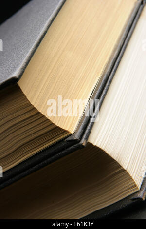Due vecchi libri di close-up Foto Stock