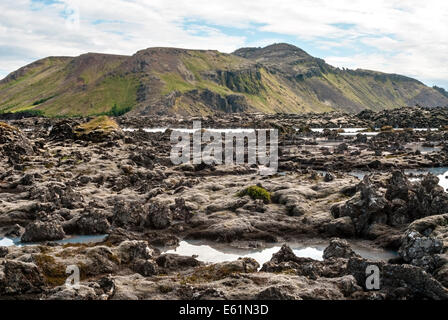 Paesaggio di Vulcano a dalle acque turchesi della laguna blu Hot Springs in Islanda. Foto Stock