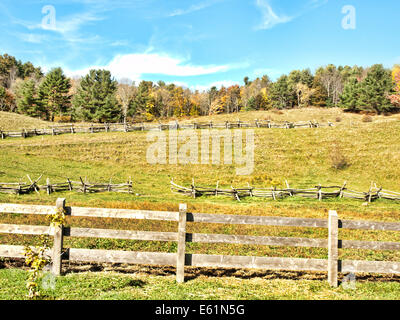 Fattoria di steccati in una giornata autunnale Foto Stock