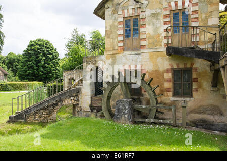 Vecchio mulino nel villaggio della Regina (Maria Antonietta's wagon) a Versailles, Francia Foto Stock