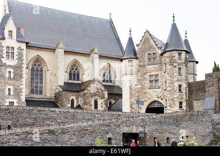 ANGERS, Francia - 28 luglio 2014: corte interna del Castello di Angers, Francia. Chateau d'Angers fu fondata nel IX secolo dai Conti Foto Stock