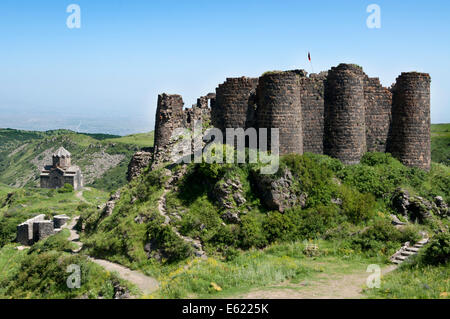 Fortezza di amberd e amberd chiesa, Armenia Foto Stock