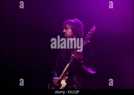 Hong Kong. 11 Ago, 2014. Spiritualized suona dal vivo a Hong Kong il 11 agosto 2014 a Kitec Exhibition Centre di Hong Kong. Foto Stock