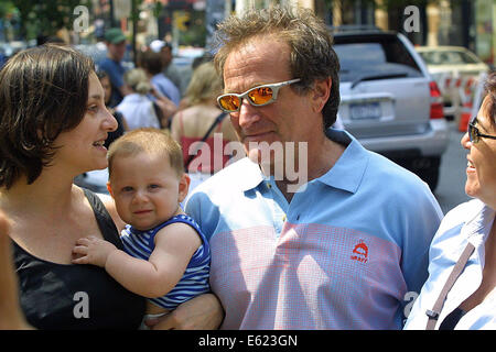 FILE PIX: New York, NY, STATI UNITI D'AMERICA. 26 marzo, 2014. Robin Williams avvistamento in Soho il 26 marzo 2002 a New York City. Robin Williams trovati morti, 11 Agosto, 2014. Credito: Marcel Thomas/ZUMA filo/Alamy Live News Foto Stock