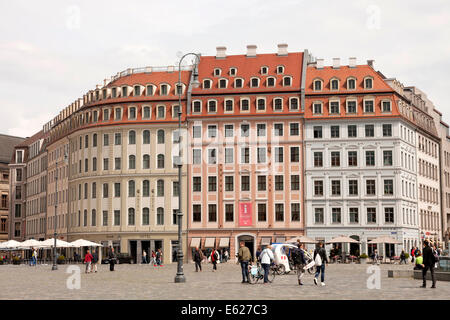 Facciate rinnovate sul Neumarkt nuova piazza del mercato a Dresda in Sassonia, Germania, Europa Foto Stock