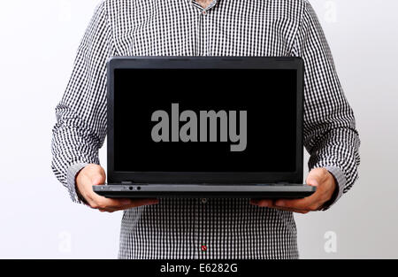 Closeup ritratto di un uomo d affari con computer portatile di contenimento Foto Stock