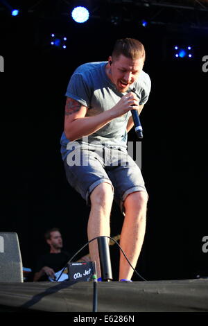 Il Professor green performance dal vivo a Leicester Music Festival Foto Stock