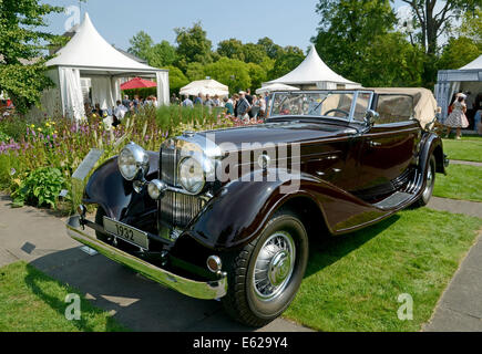 Juechen, Germania. 2 agosto, 2014. Una Fiat Simca auto d'epoca '8 Sport Grolleau-Deho Barquetta' costruita nel 1938 è sul display durante il classico giorni " vintage car show a Dyck palace in Juechen, Germania, 2 agosto 2014. Foto: Horst Ossinger/dpa - nessun filo SERVICE -/dpa/Alamy Live News Foto Stock